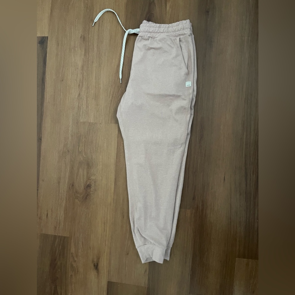 Mid rise , 25 “ inseam , Jogger performance